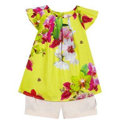 Girls' yellow floral print top and pink textured shorts set